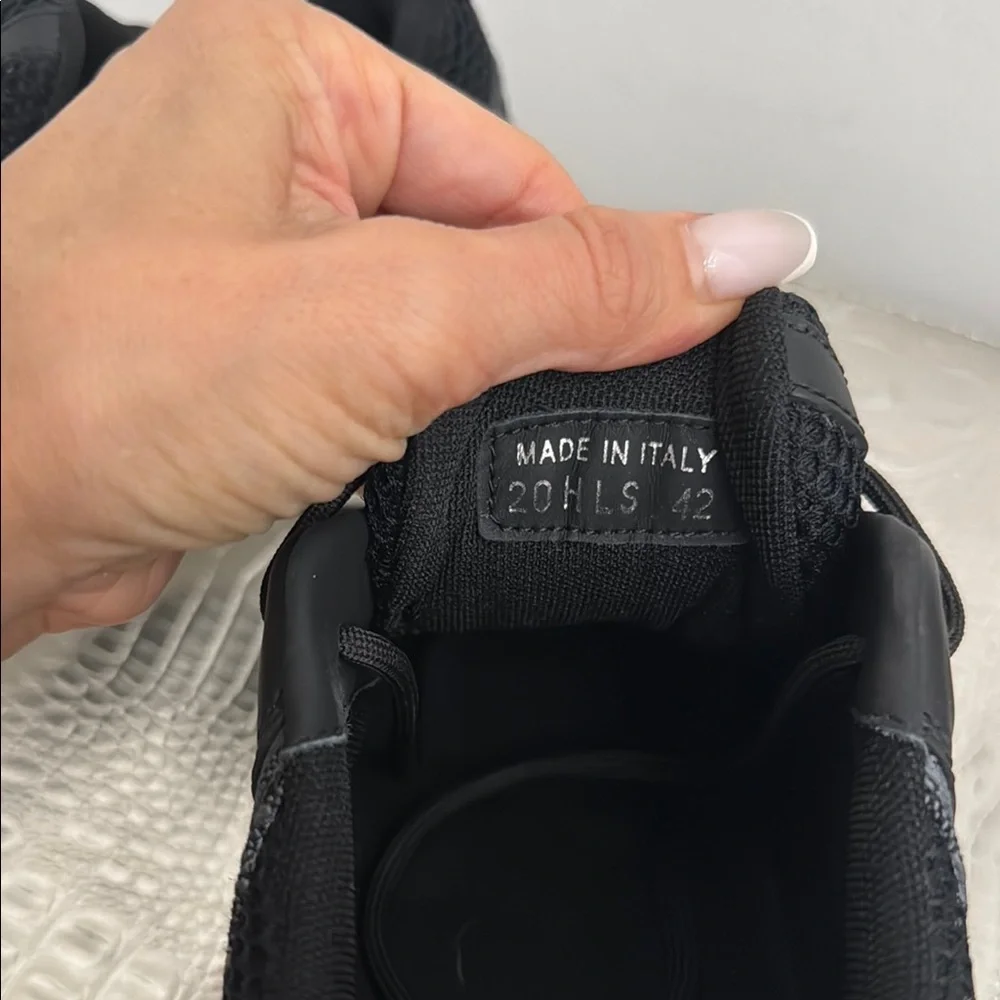 Dior Black and White Sneakers - Picture 3 of 5
